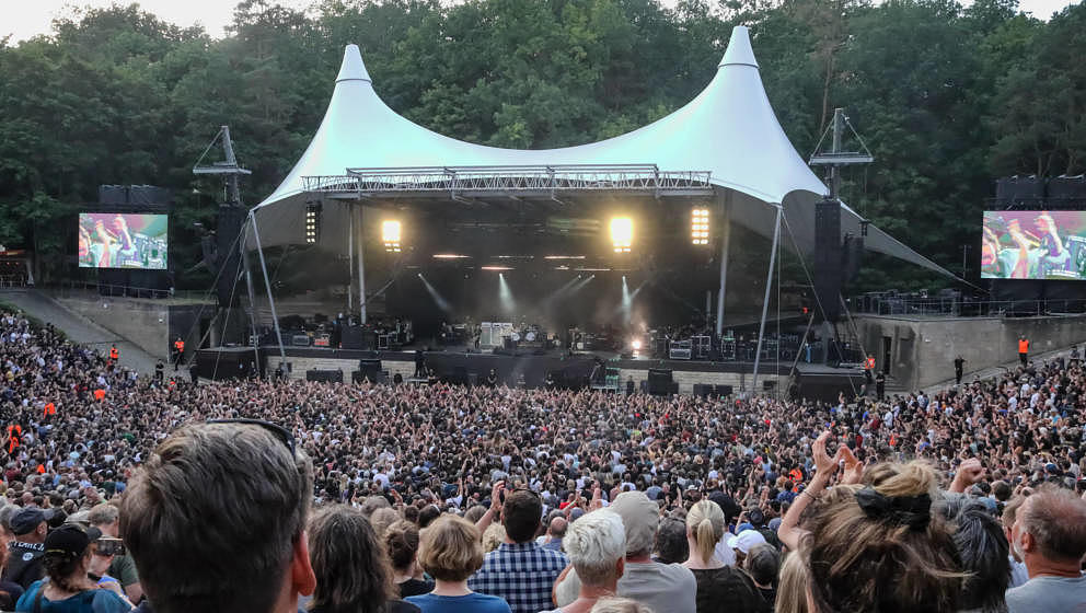 Perfekte Kulisse für ein Open-Air-Konzert: Pearl Jam in der Berliner Waldbühne am 21. Juni 2022