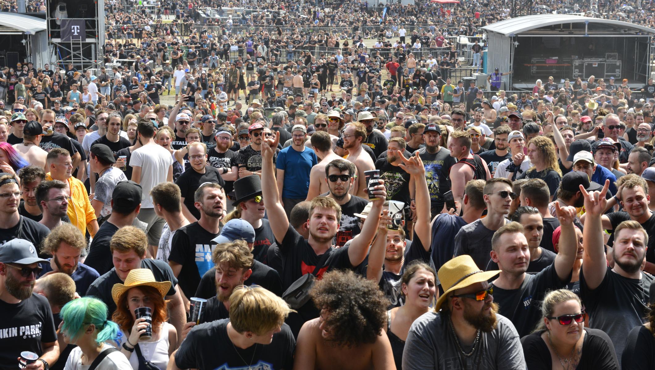 K1600_220624 03 Holding Absence 0006