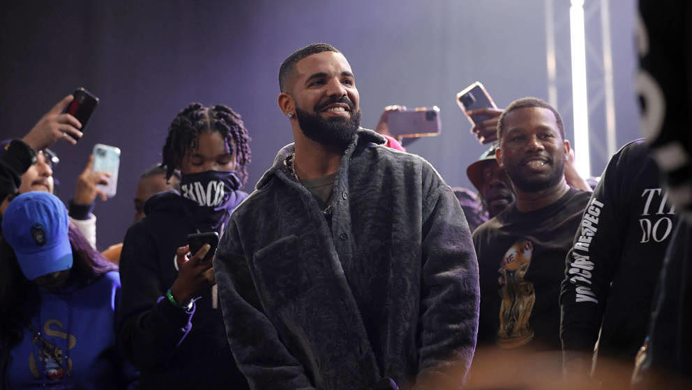 LONG BEACH, CALIFORNIA - OCTOBER 30: Drake speaks  onstage during Drake's Till Death Do Us Part rap battle on October 30, 202