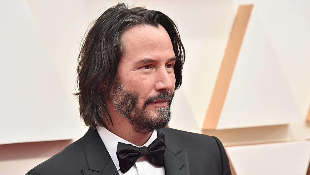 HOLLYWOOD, CALIFORNIA - FEBRUARY 09: Keanu Reeves attends the 92nd Annual Academy Awards at Hollywood and Highland on Februar