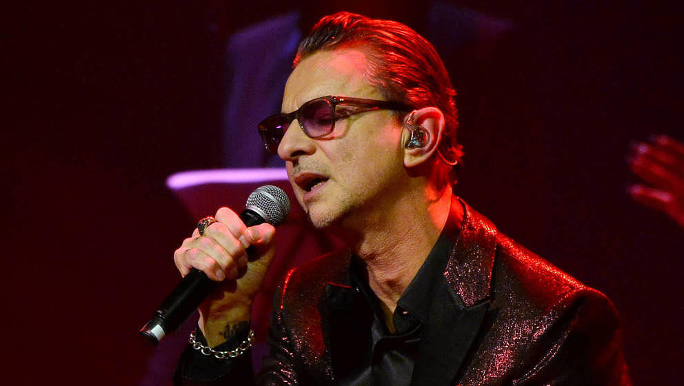 LONDON, ENGLAND - DECEMBER 05:  Dave Gahan performs live on stage with Soulsavers at London Coliseum on December 05, 2021 in 