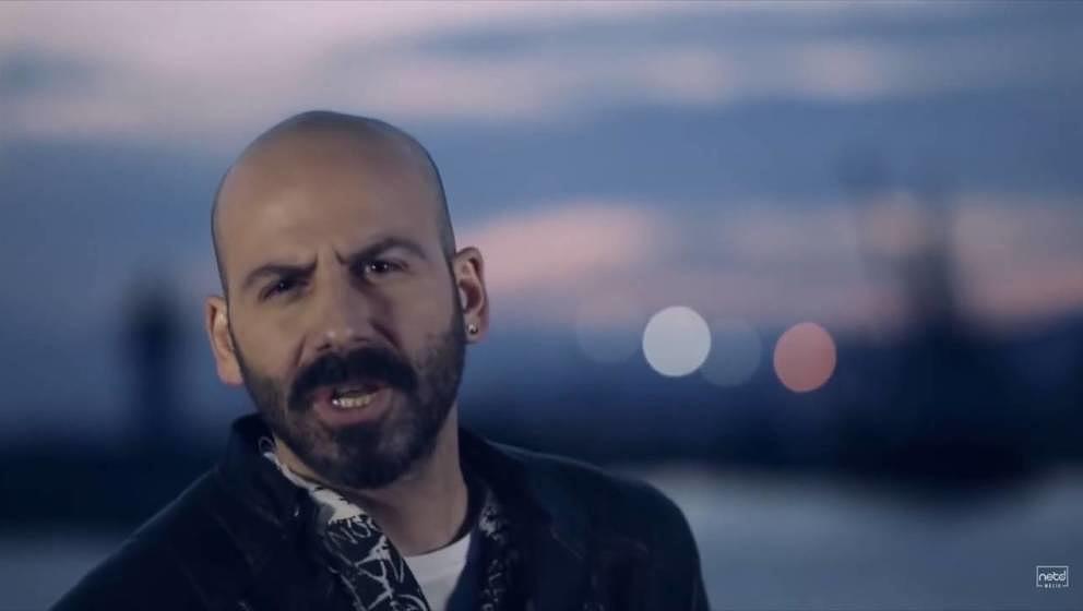 Onur Şener in einem Musikvideo