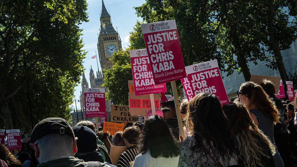 LONDON, ENGLAND - 17. SEPTEMBER 2022 - Proteste wegen der Ermordung von Chris Kaba