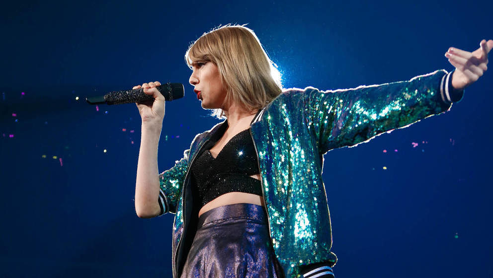SHANGHAI, CHINA - NOVEMBER 10:  (CHINA OUT) Taylor Swift performs live on stage during the 1989 World Tour Live at Mercedes-B