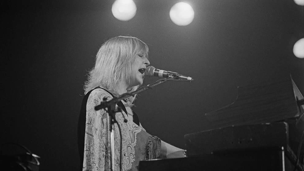 NEW HAVEN, USA - 20th NOVEMBER: singer and keyboard player Christine McVie of British-American rock band Fleetwood Mac perfor