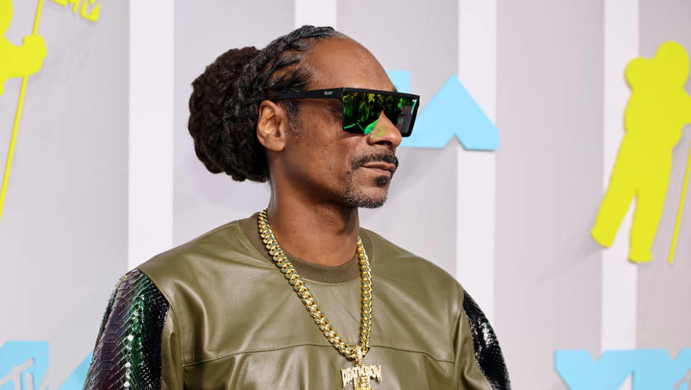 NEWARK, NEW JERSEY - AUGUST 28: Snoop Dogg attends the 2022 MTV VMAs at Prudential Center on August 28, 2022 in Newark, New J