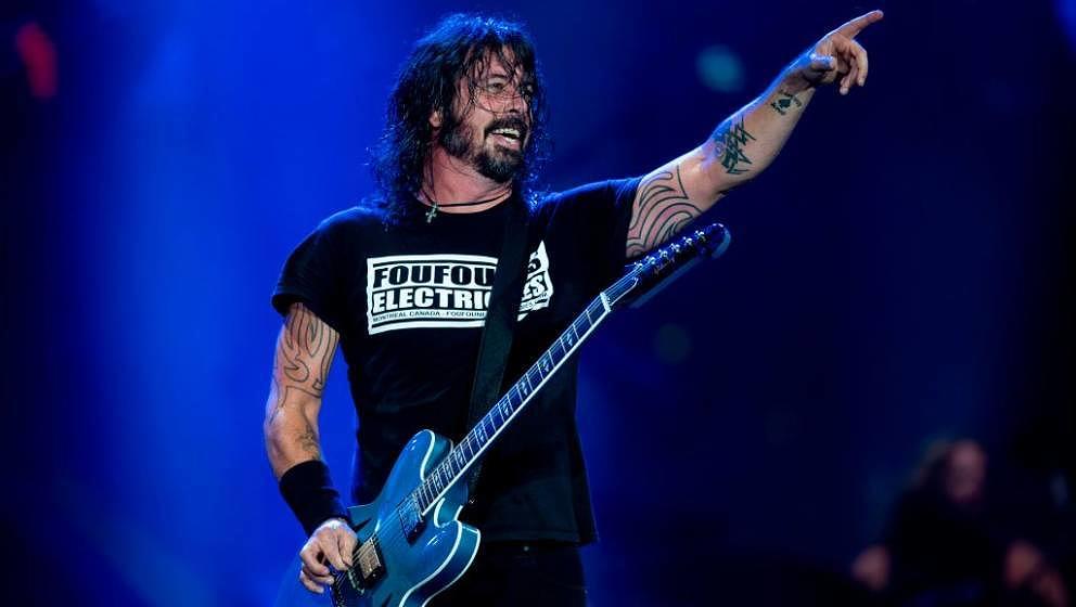 US singer and guitarist Dave Grohl of US rock band Foo Fighters performs onstage during the Rock in Rio festival at the Olymp