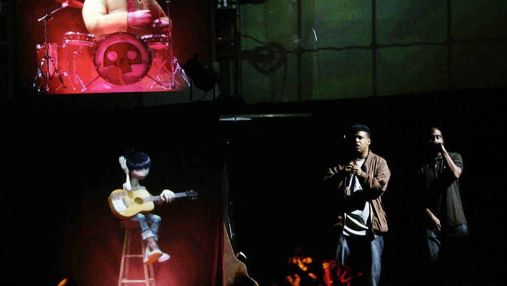 Posdnuos und Trugoy the Dove von De La Soul live mit den Gorillaz bei den MTV Europe Music Awards 2005 in Lissabon