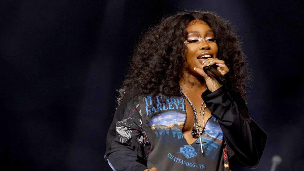 ANAHEIM, CALIFORNIA - JUNE 25: SZA performs onstage at Spotify’s Night of Music party during VidCon 2022 at Anaheim Convent