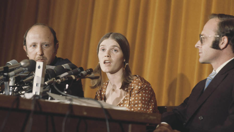 „Manson Family“-Mitglied Linda Kasabian bei einer Pressekonferenz 1970. (Photo by Michael Ochs Archives/Getty Images)