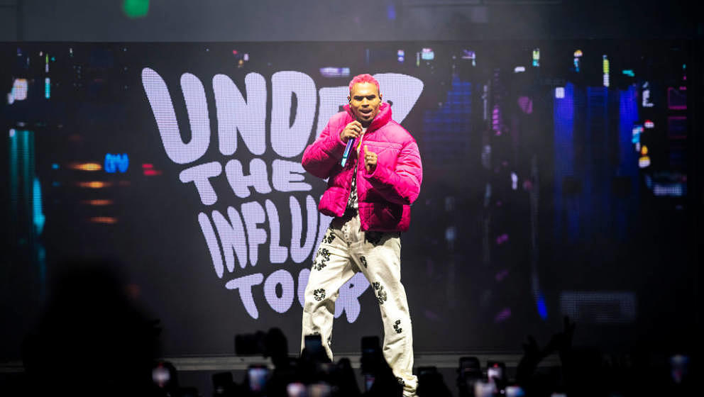 PARIS, FRANCE - FEBRUARY 23: Chris Brown performs on stage during the 'Under the Influence' Tour at AccorHotels Arena on Febr