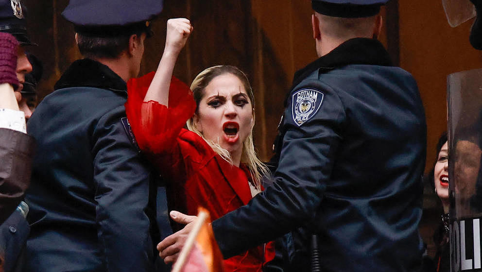 Lady Gaga als Harley Quinn bei den Dreharbeiten zu 'Joker: Folie à Deux' in New York am 25. März 2023. - (Photo by KENA BET