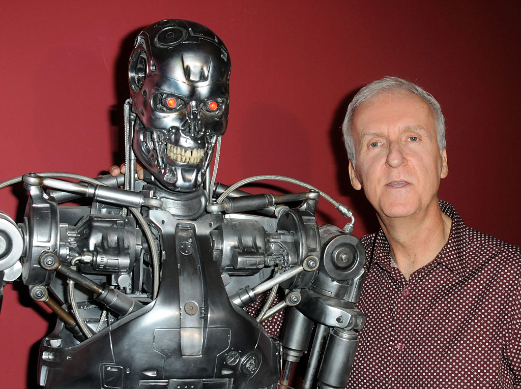 James Cameron neben dem Terminator