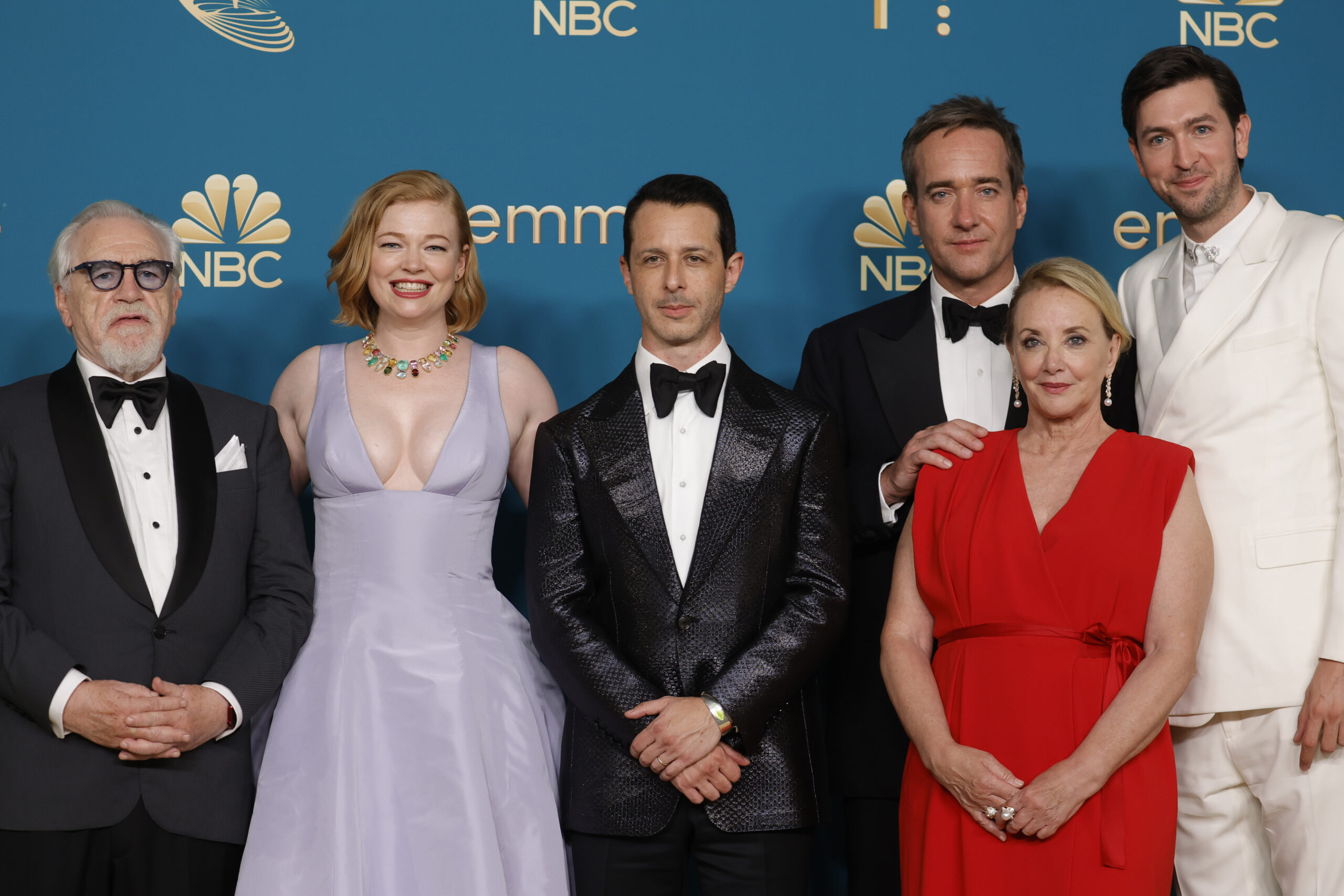 Brian Cox, Sarah Snook, Jeremy Strong, Matthew Macfadyen, J. Smith-Cameron und Nicholas Braun bei den Emmys 2022
