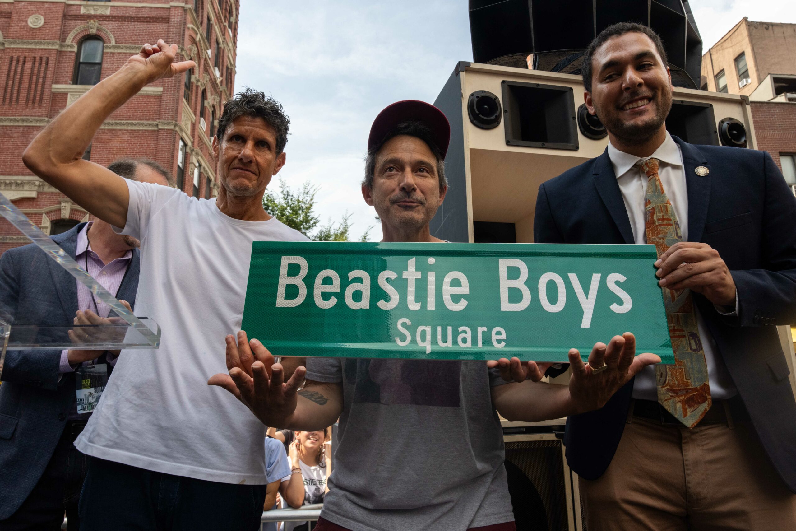 9. September 2023: Adam Horowitz und Michael Diamond von den Beastie Boys mit New Yorker Stadtrat Christopher Marte