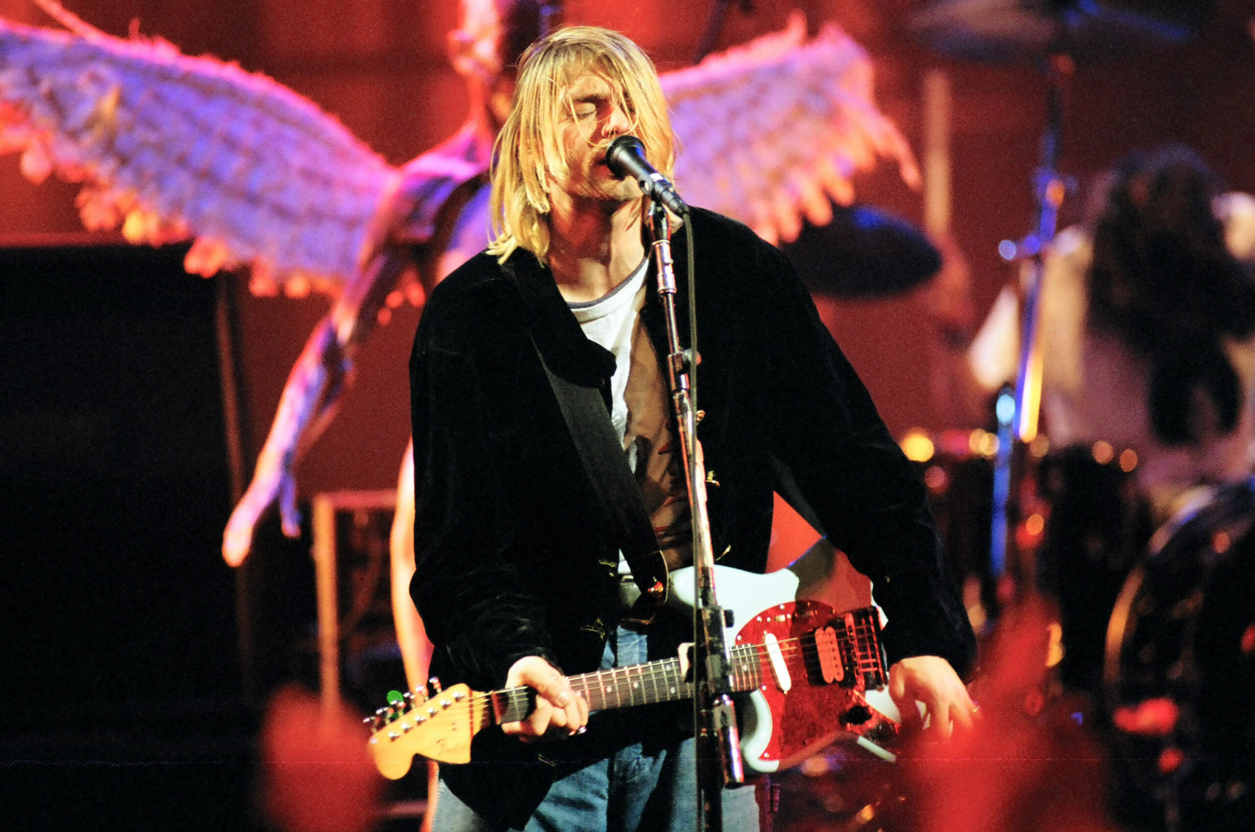 Kurt Cobain bei dem „MTV: Live and Loud“-Konzert in Seattle. Das Video zum Liveauftritt wurde erst 20 Jahre später anlässlich seines 20. Todestages veröffentlicht.