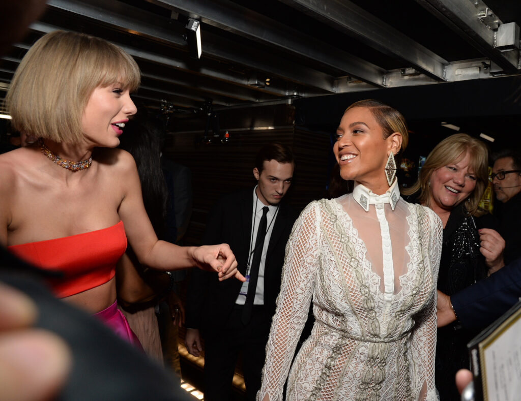Taylor Swift und Beyoncé bei den Grammys 2016