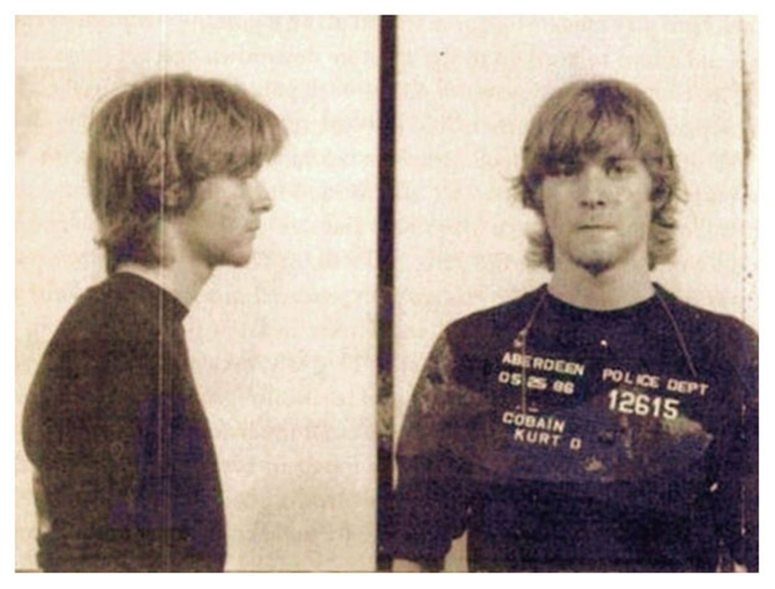 Jung und wild: Kurt Cobains Mugshot aus dem Jahr 1986. Der damals 19-Jährige wurde verhaftet, da er "Ain't got no whatchamacallit" an eine Hauswand sprühte. „Whatchamacallit“ ist der Name eines amerikanischen Erdnussriegels. Was genau er damit aussagen wollte, weiß nur er selbst.