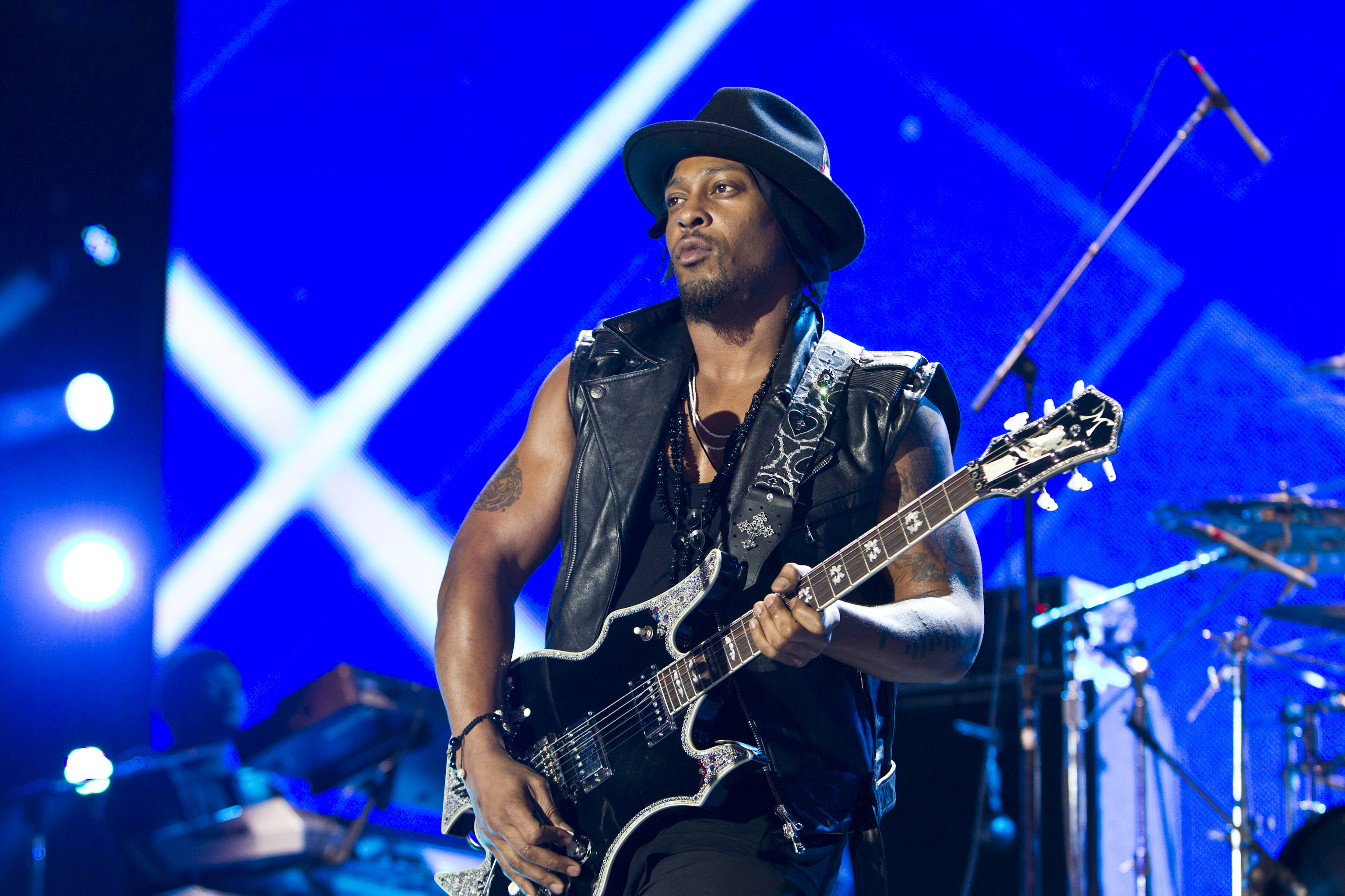 NEW ORLEANS, LA - JULY 06: Soul singer-songwriter D'Angelo performs during Day 1 of the 2012 Essence Music Festival at Lou...