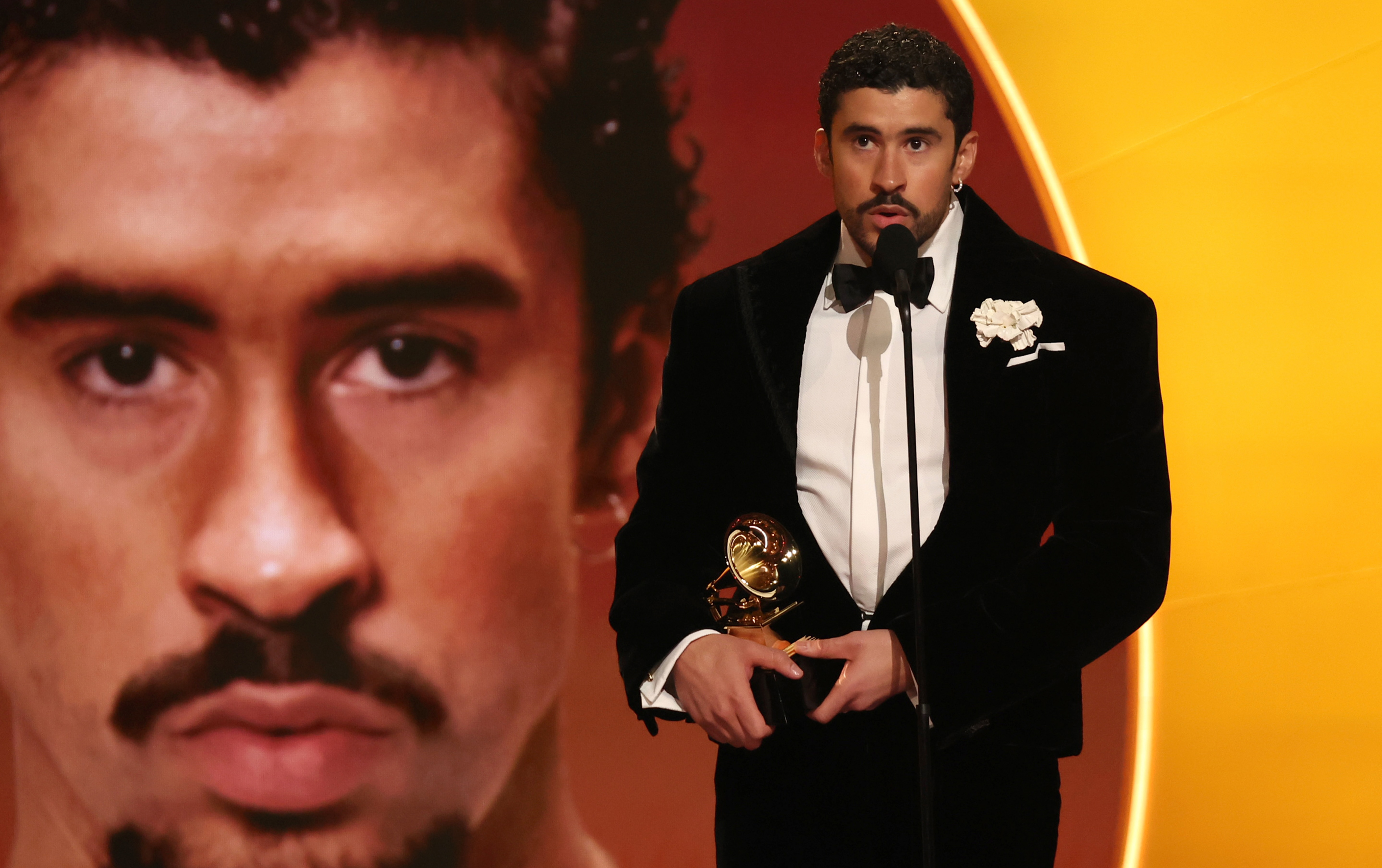 Bad Bunny nimmt den Grammy für das Album des Jahres entgegen