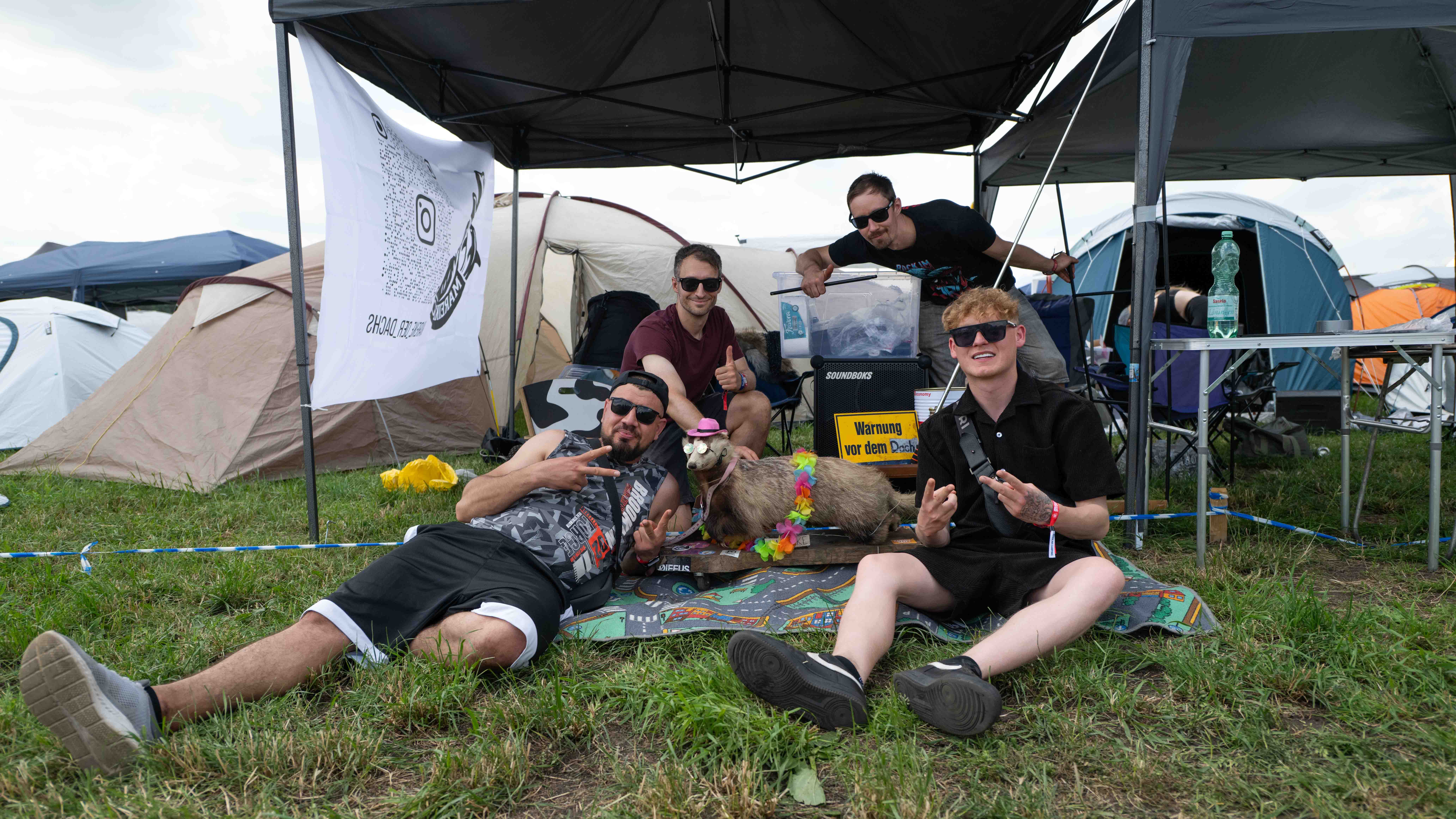 18.06.2026, Eichenring, Scheessel, GER, Hurricane-Festival, im Bild Warnung vor dem Dachs Foto © Rojahn
